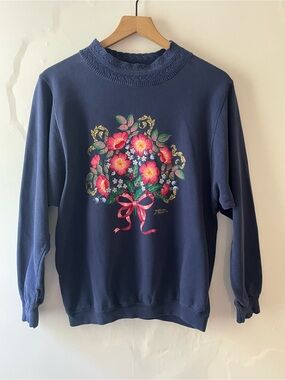 MORNING SUN Graphic Floral Bouquet Crochet Sweatshirt